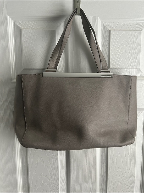 Michael Kors Handbags - Michael Kors Taupe Gray Leather Shoulder Bag
